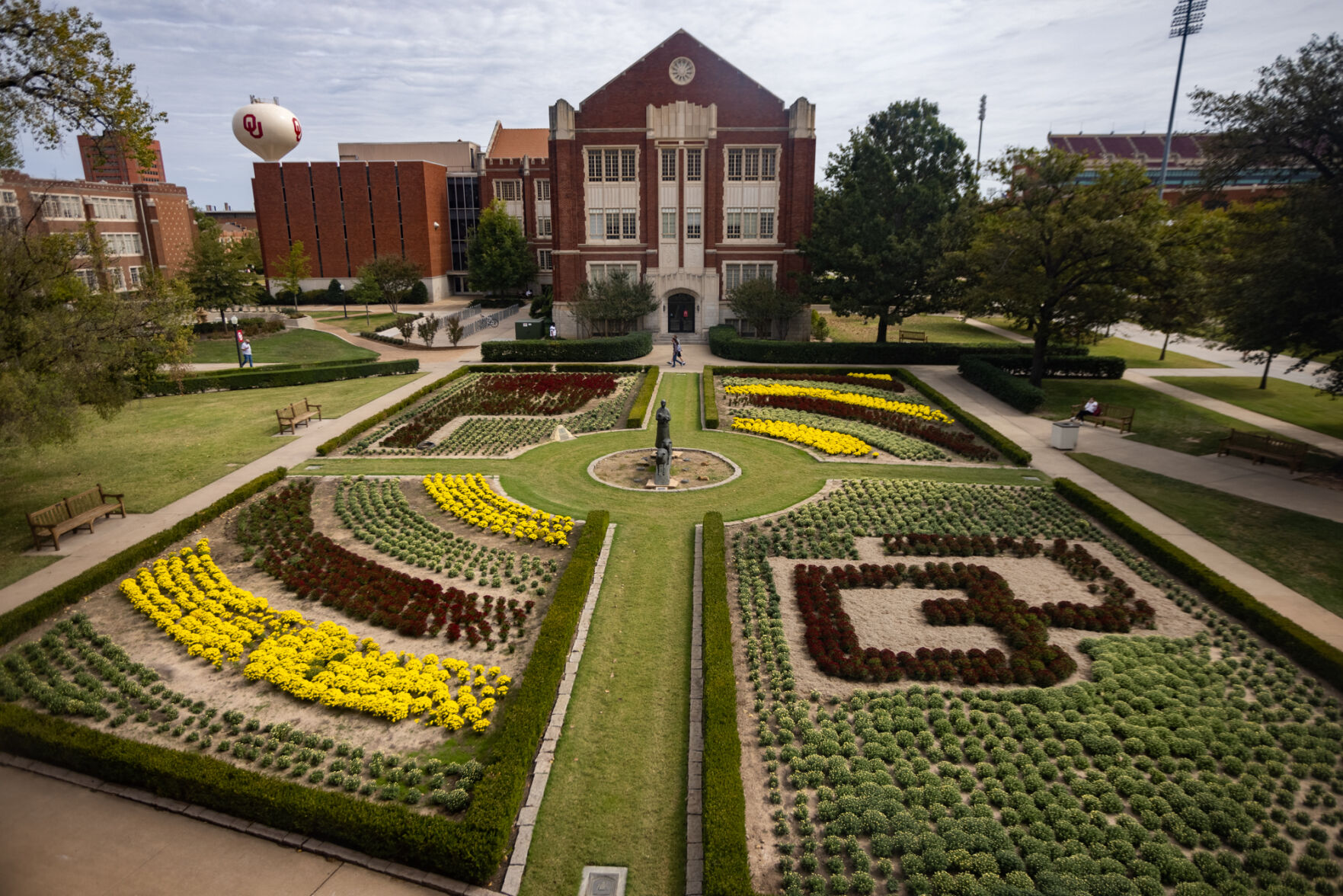 Peggy V. Helmerich Gardens